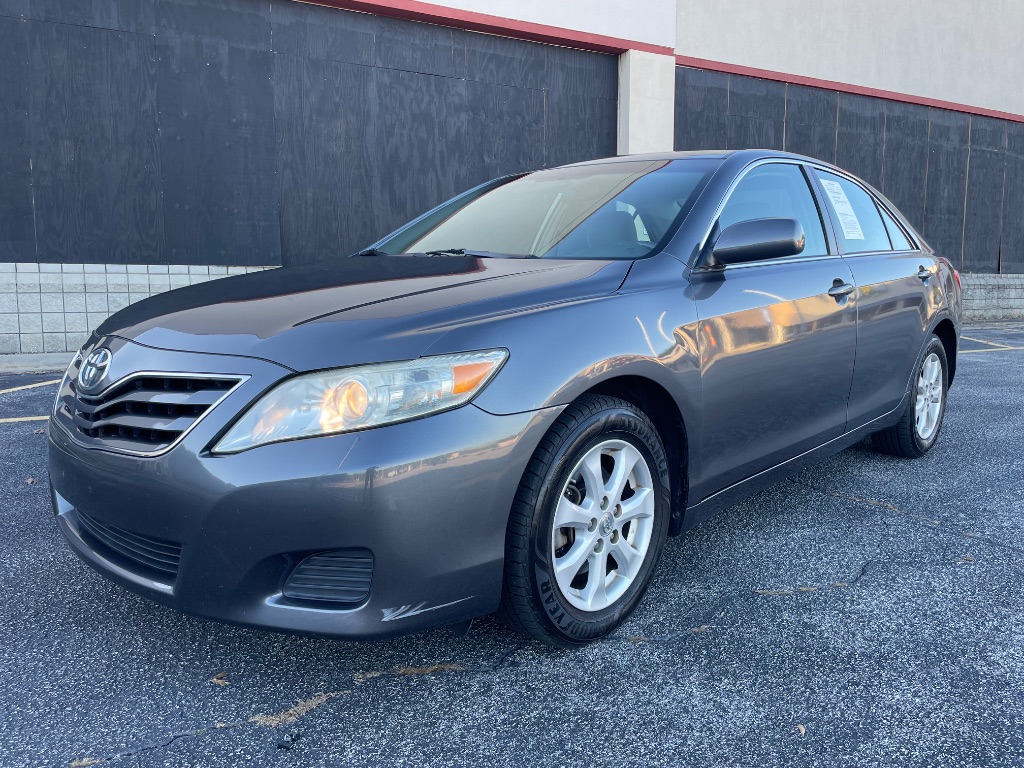 2011 Toyota Camry LE's photo