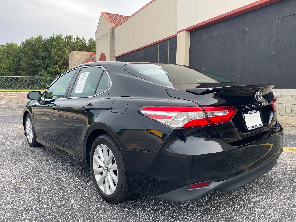 2018 Toyota Camry LE - Photo 9