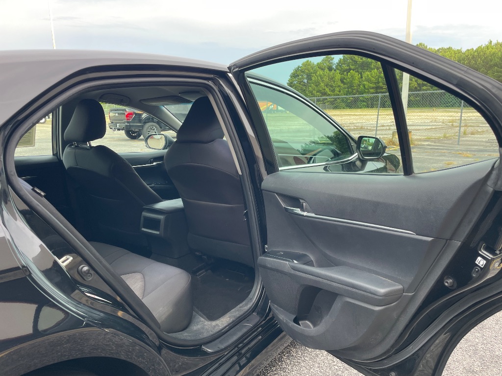 2018 Toyota Camry LE - Photo 19