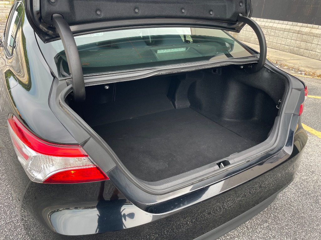 2018 Toyota Camry LE - Photo 17