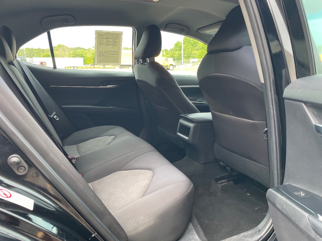 2018 Toyota Camry LE - Photo 18