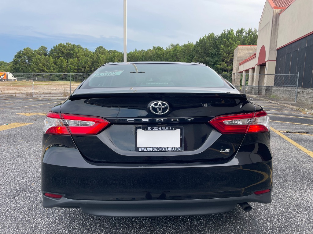 2018 Toyota Camry LE - Photo 8