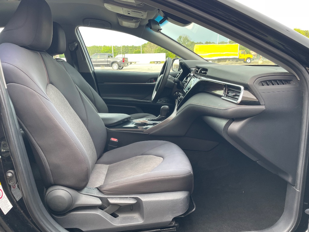 2018 Toyota Camry LE - Photo 20