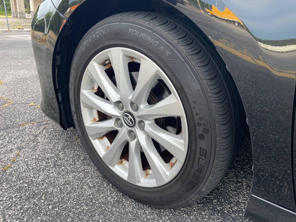 2018 Toyota Camry LE - Photo 10