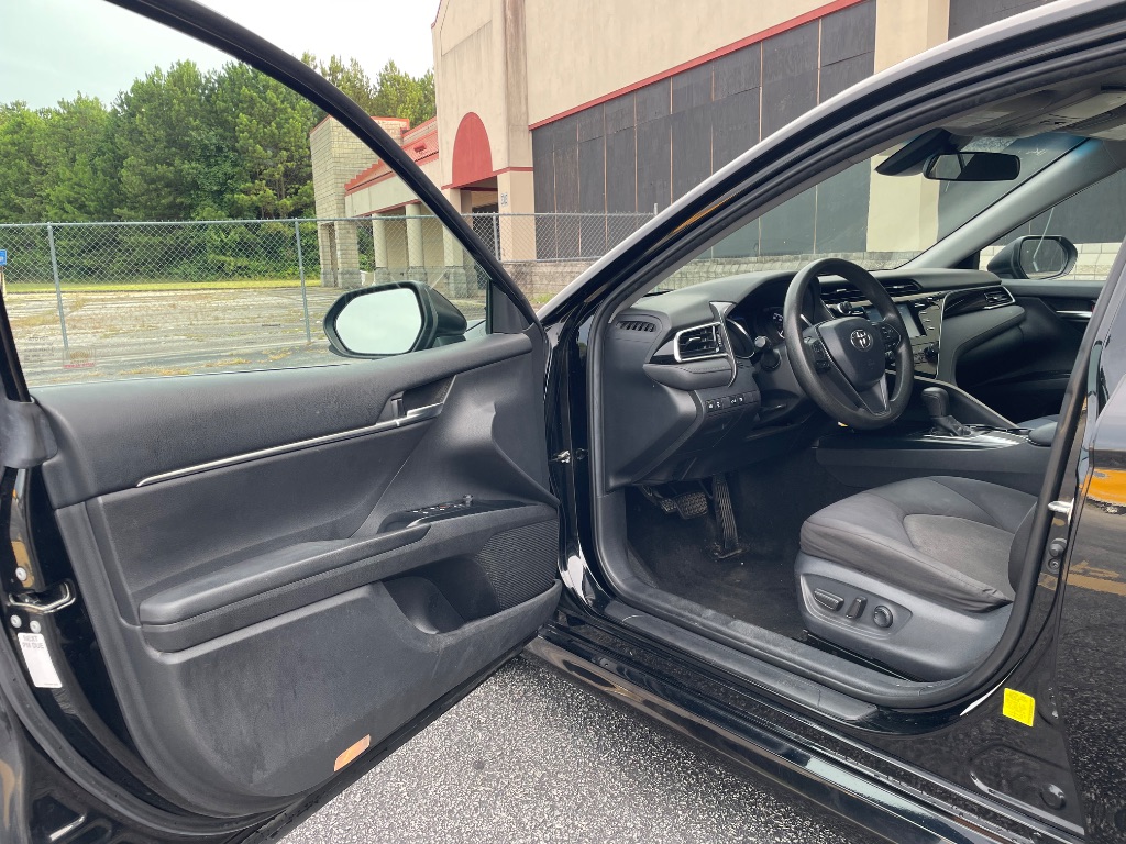 2018 Toyota Camry LE - Photo 14