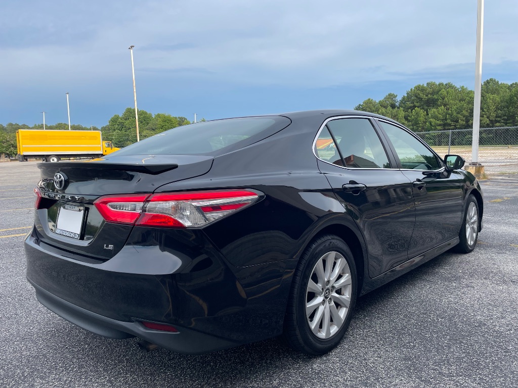2018 Toyota Camry LE - Photo 7