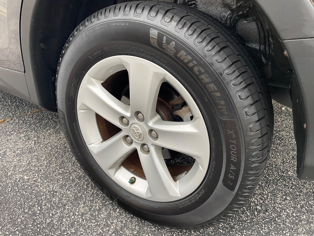 2013 Toyota RAV4 XLE - Photo 10