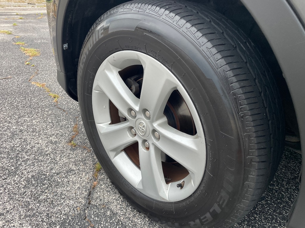 2013 Toyota RAV4 XLE - Photo 9