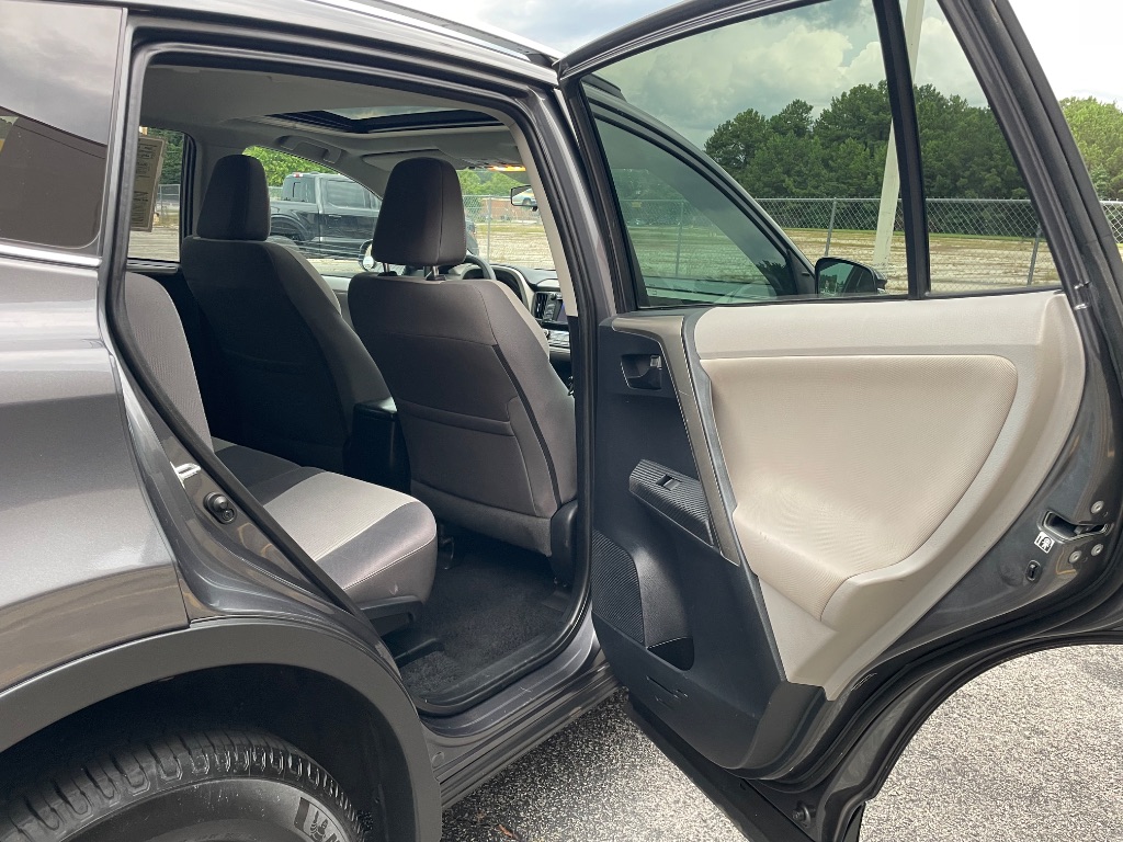 2013 Toyota RAV4 XLE - Photo 18