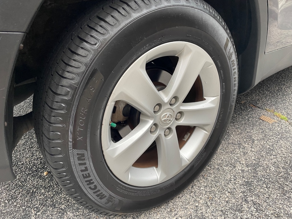 2013 Toyota RAV4 XLE - Photo 11